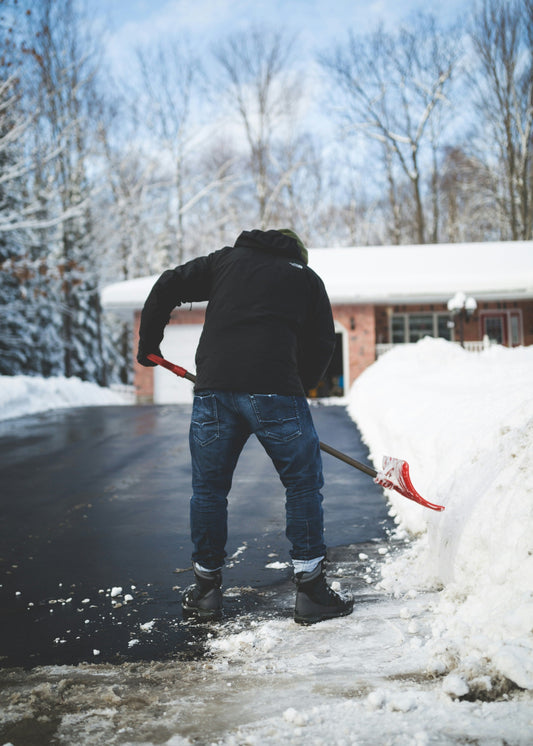 Snow Shovelling Safety Tips for Calgarians: Keep Your Winter Workouts Safe and Efficient
